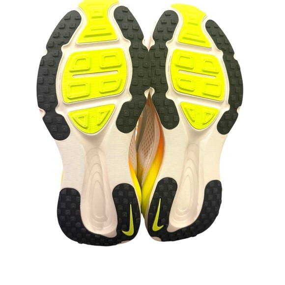 New Nike Vomero 18 'Phantom Hyper Crimson' Women’s Sneaker Size 9.5, 2025 - Picture 14 of 16